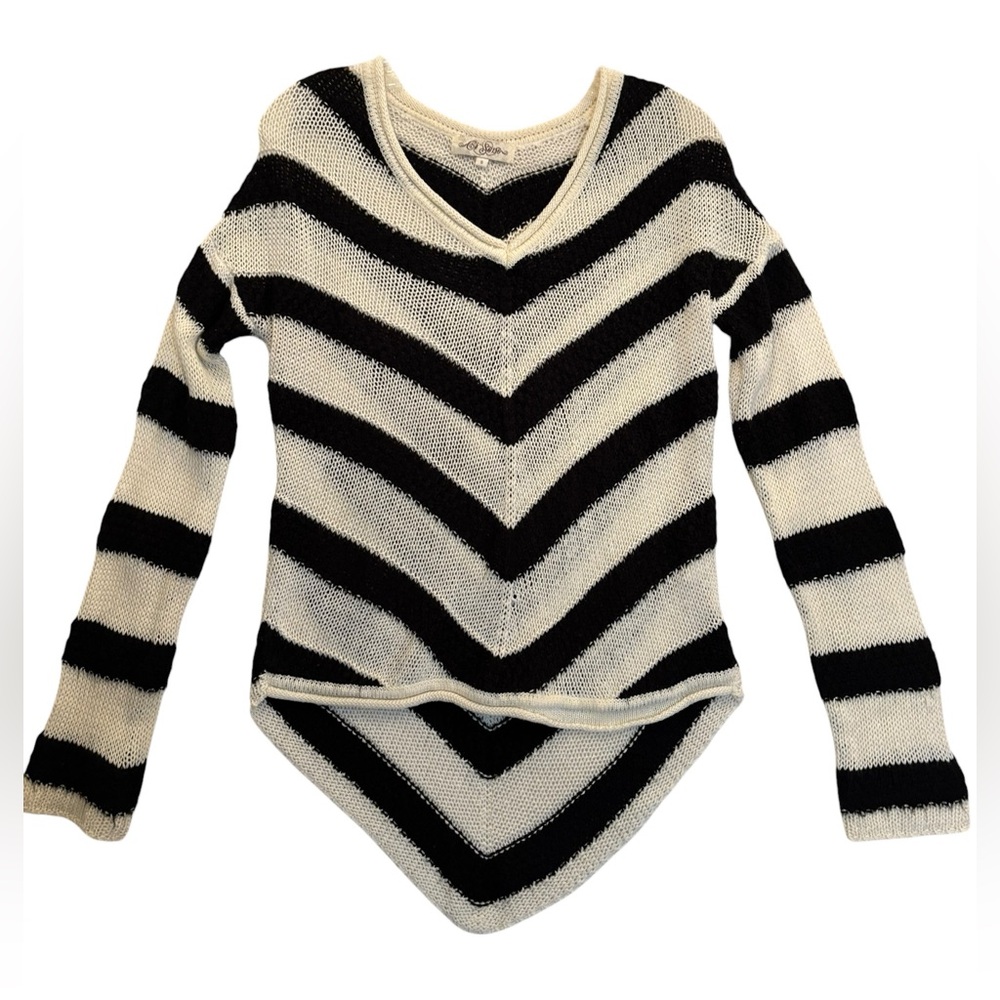 Bold Black and Cream V-Neck V Pattern Wide Stripe Sweater size Small